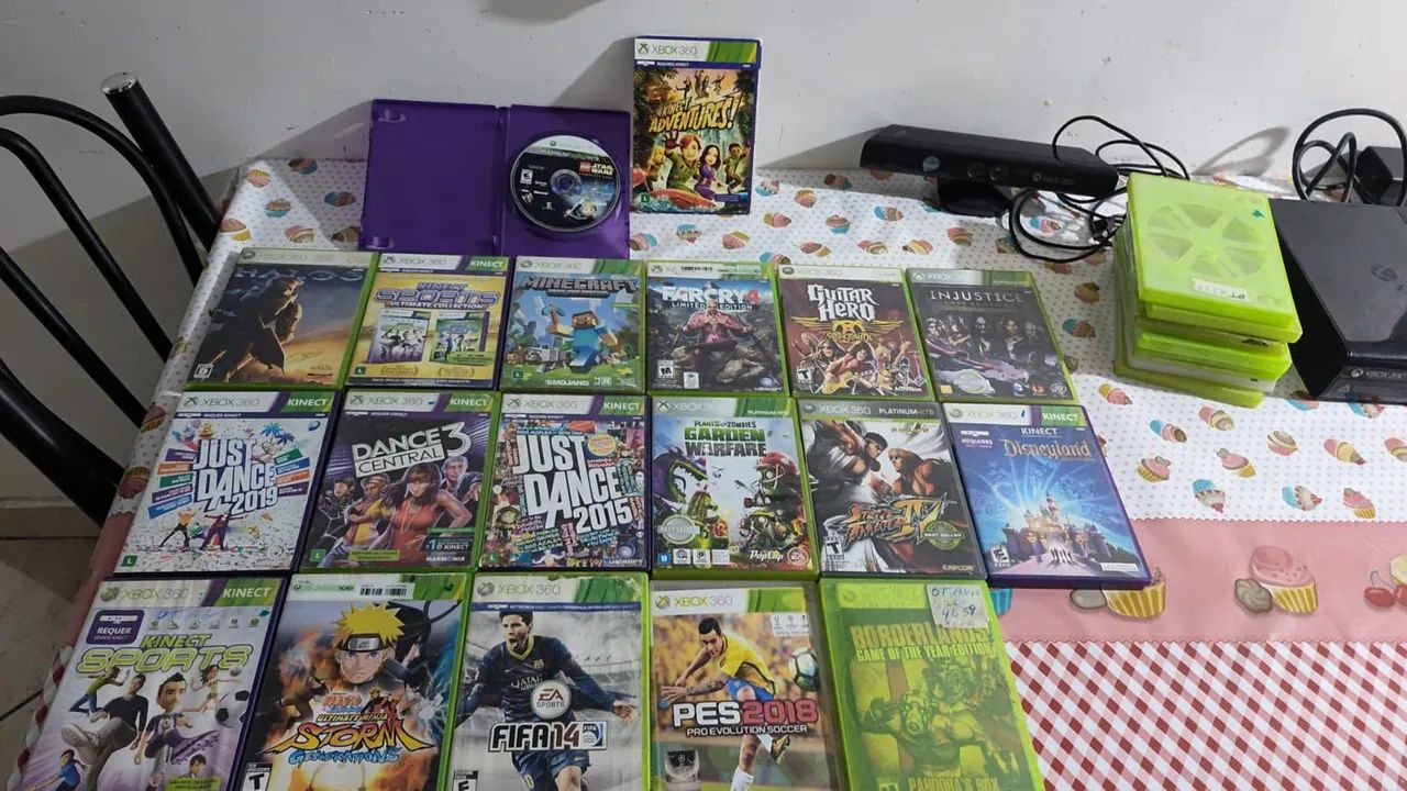 Xbox 360 slim 500 gb 2 controles 15 jogos no CD e 17 no HD acompanha kinect - Foto 3