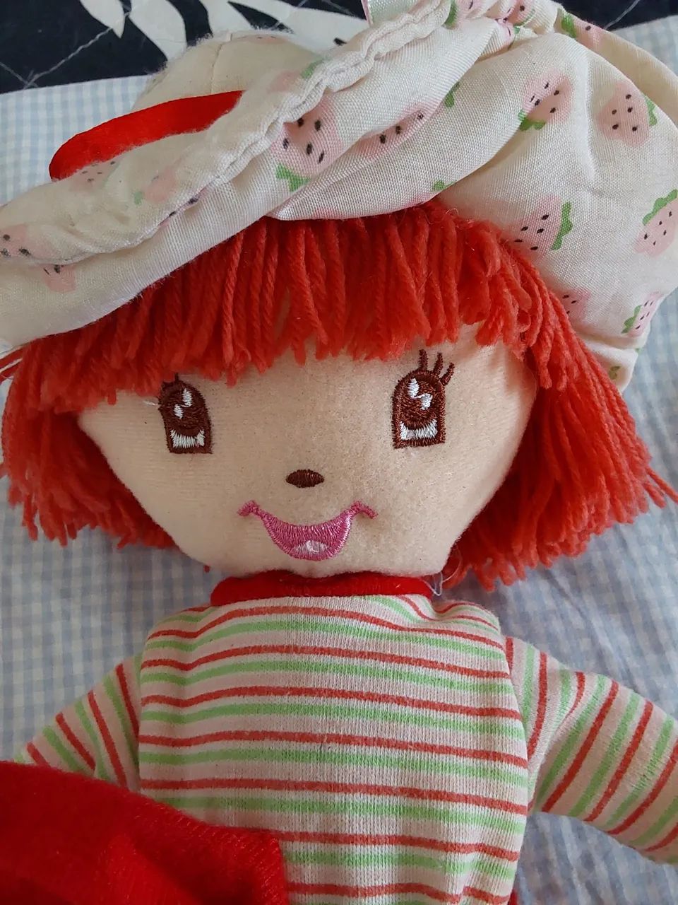 Boneca Moranguinho importada Bandai
