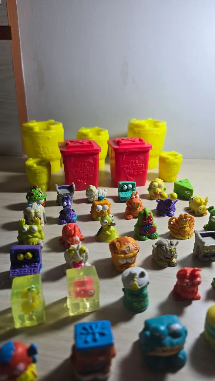 Lote 32 Trash Packs (Praticamente Novos) - Foto 2