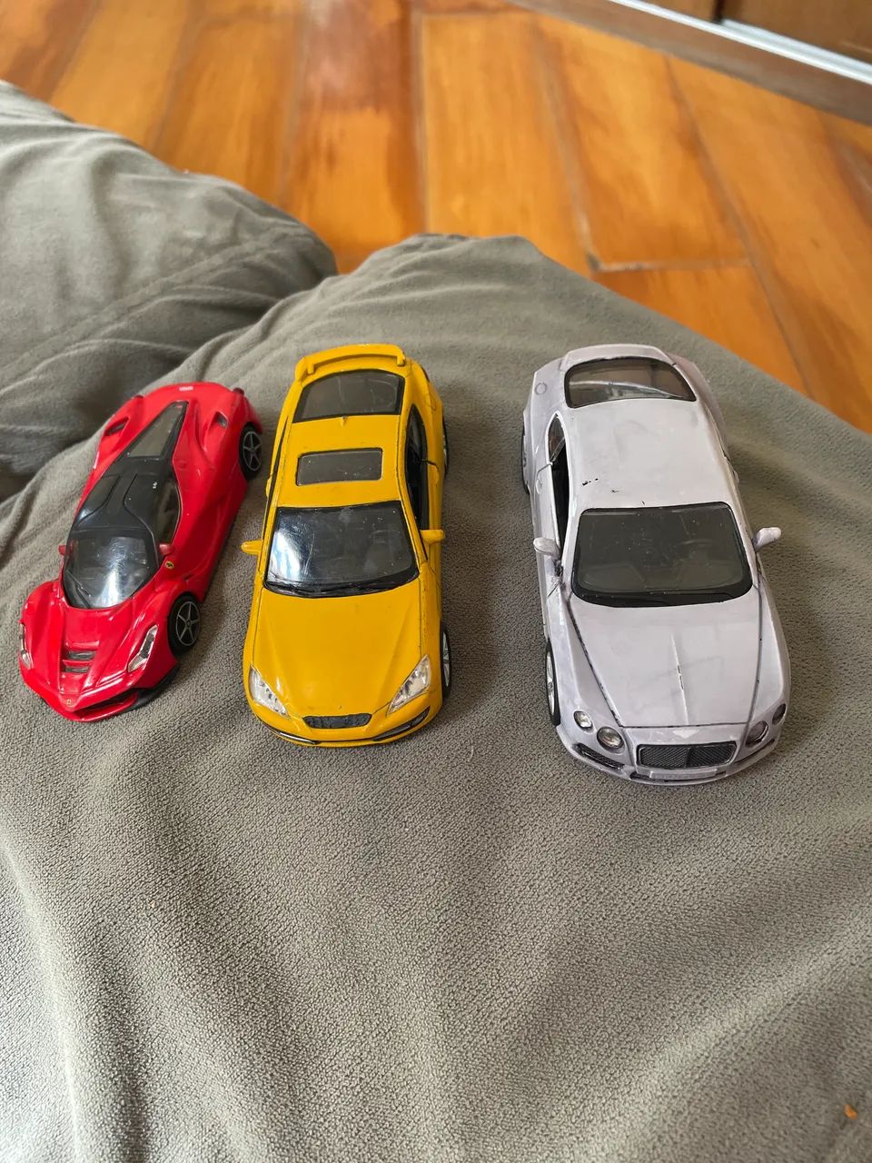 3 carrinhos de ferro  usados  