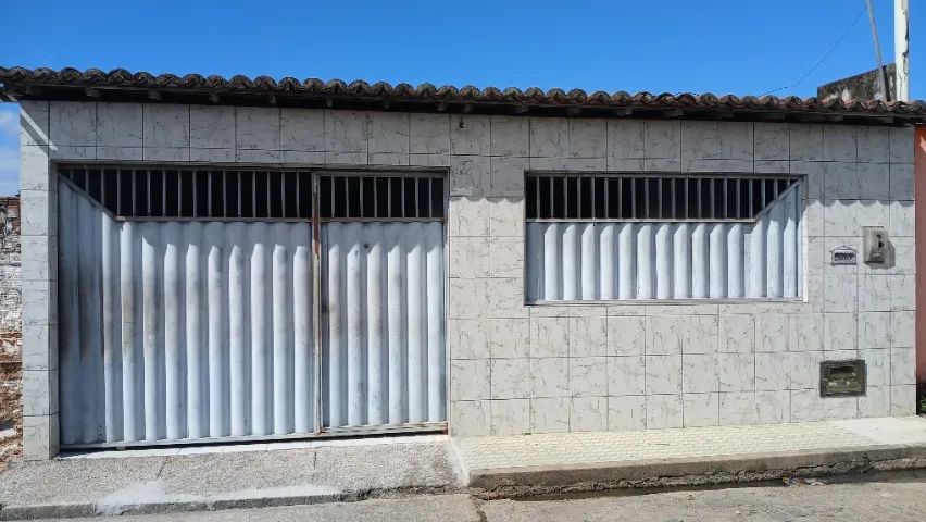 Casa c/ 02 qtos e 02 banheiros