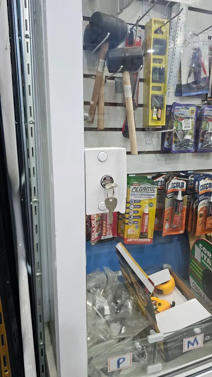 Vitrine de Parede com Painel Canaletado + Instalação  - Foto 2