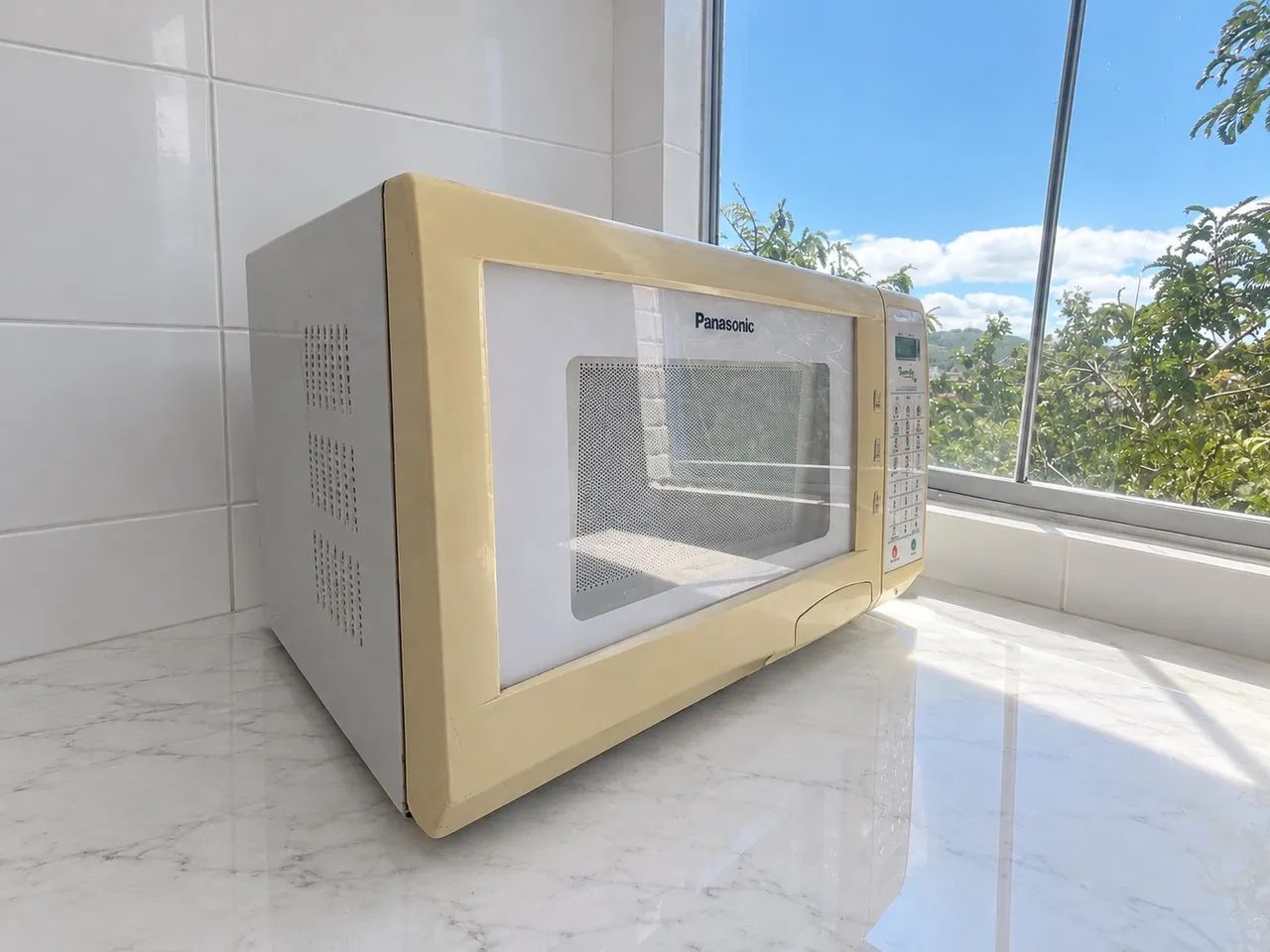 Microondas Panasonic 22L