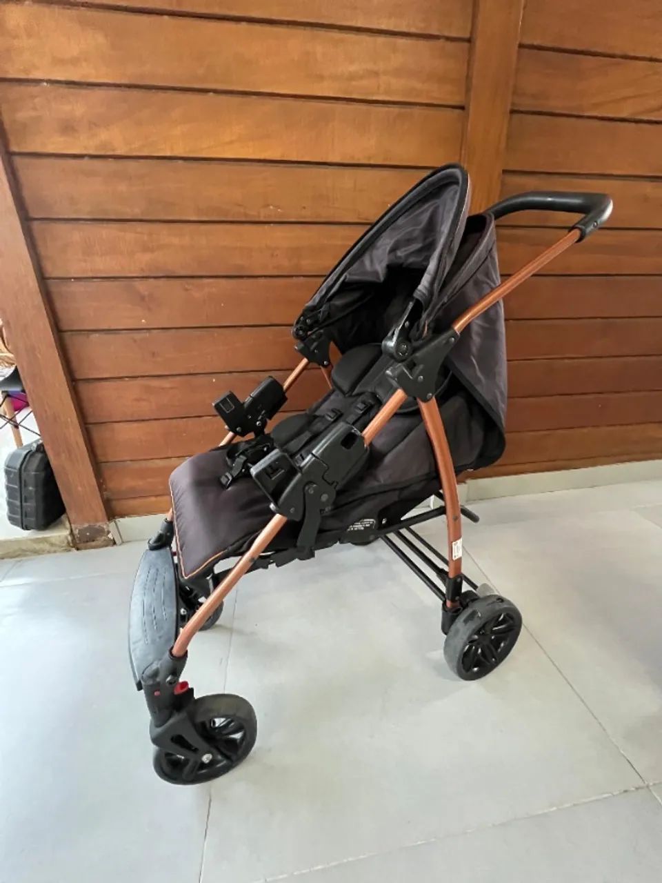 Carrinho de bebê Burigotto preto/cobre - Foto 2