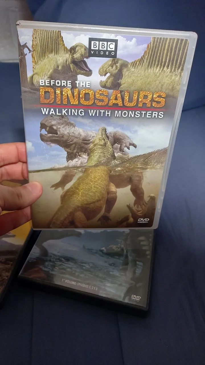 Dvds caminhando com dinossauros e caminhando com monstros completa  - Foto 5