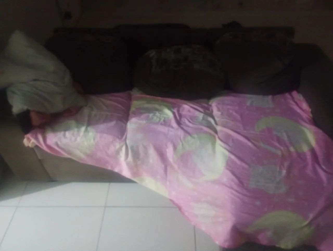 Vende se esse sofá! - Foto 4