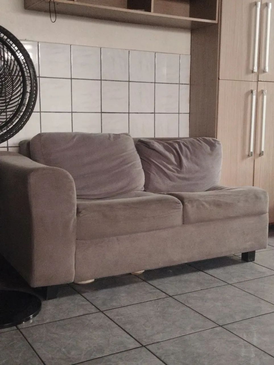 Sofá excelente/ com uma avaria no assento 
