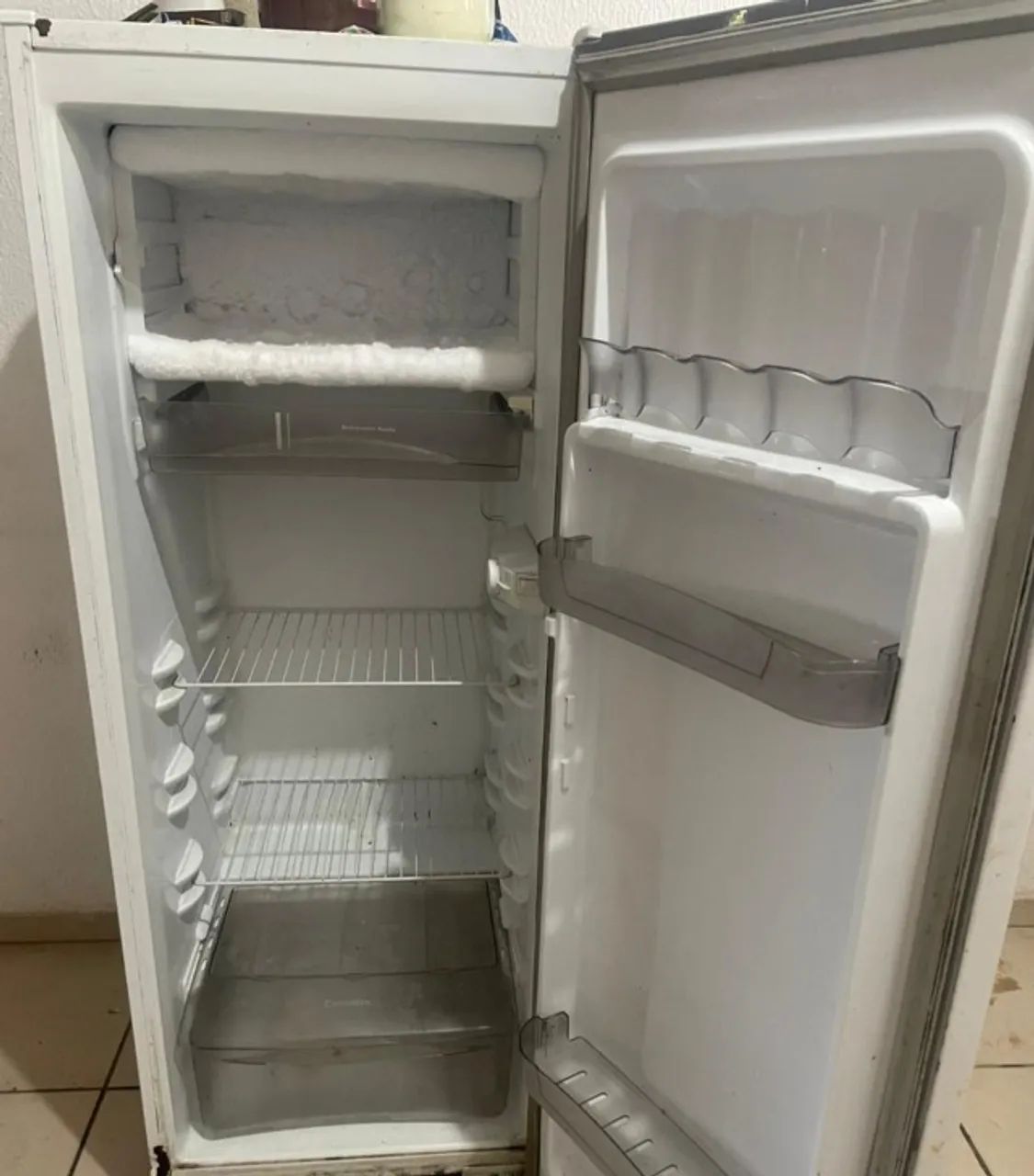 Geladeira Esmaltec Usada (em bom estado e funcionando!) - Foto 4