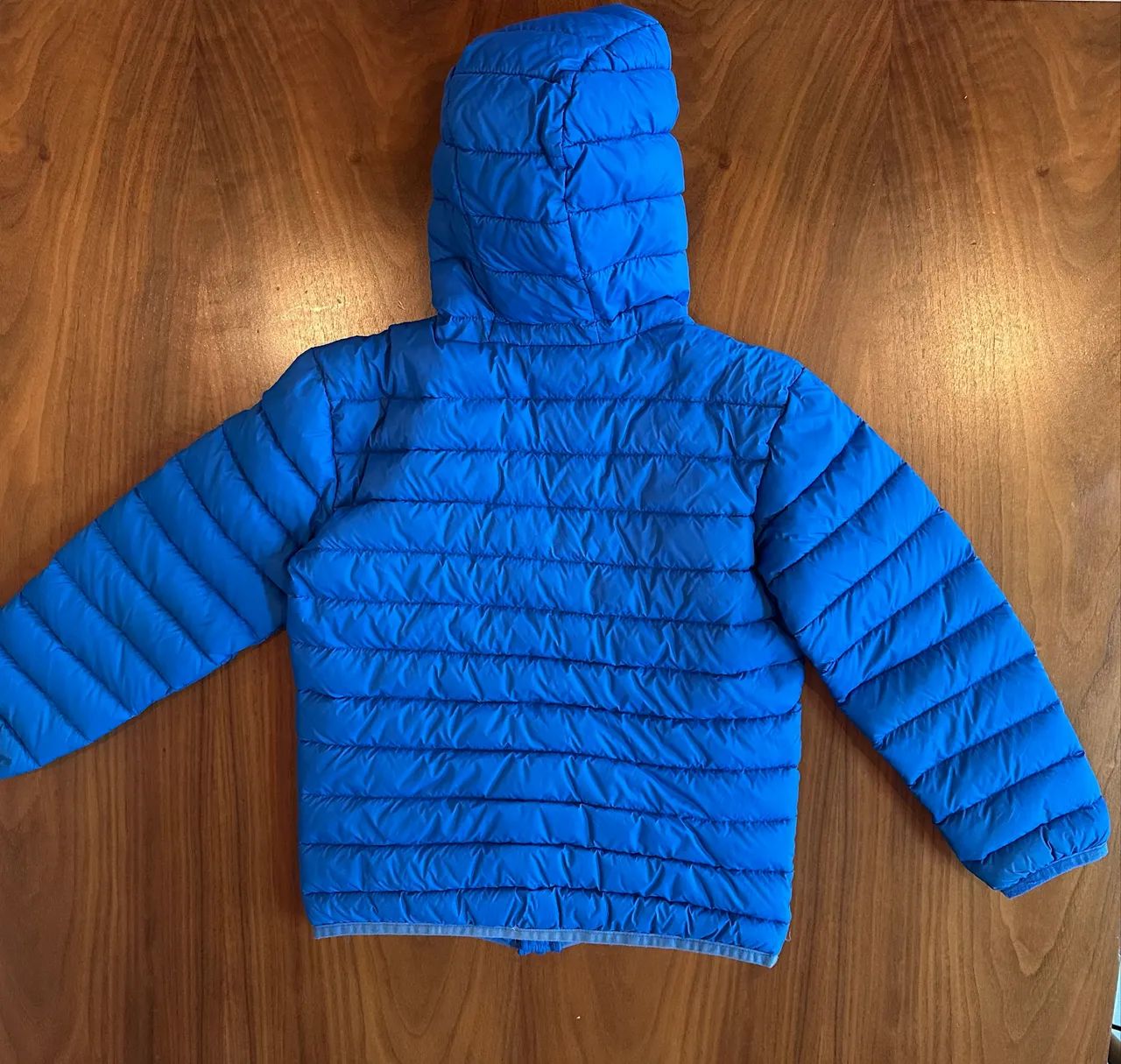 Casaco puffer infantil azul com capuz tamanho 5/6 - Foto 2