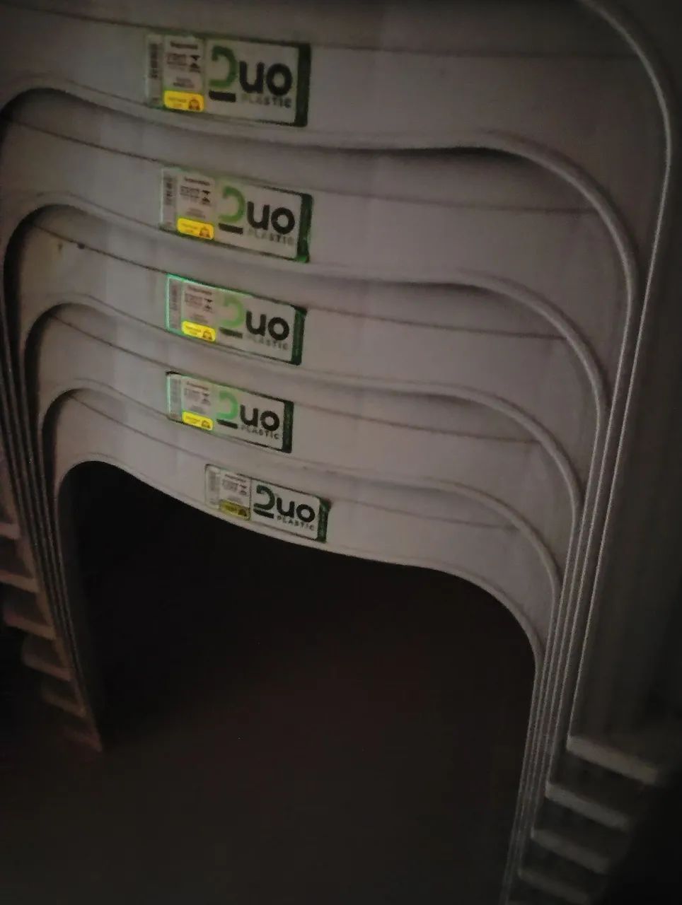 Cada cadeira $80 reias 