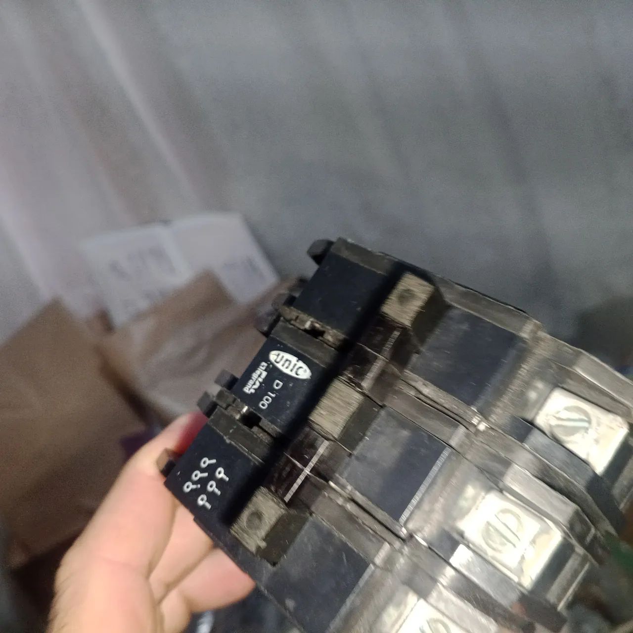 Disjuntor pial 100 A tripolar 09959 novo