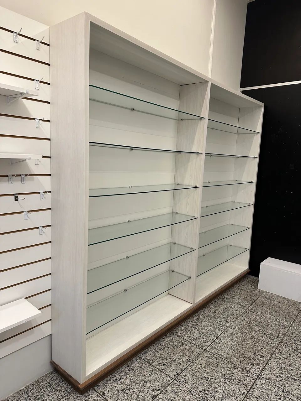Móveis para Loja: Estantes, Painéis, Expositor, Caixa, Vitrine com Iluminação, Prateleiras - Foto 3