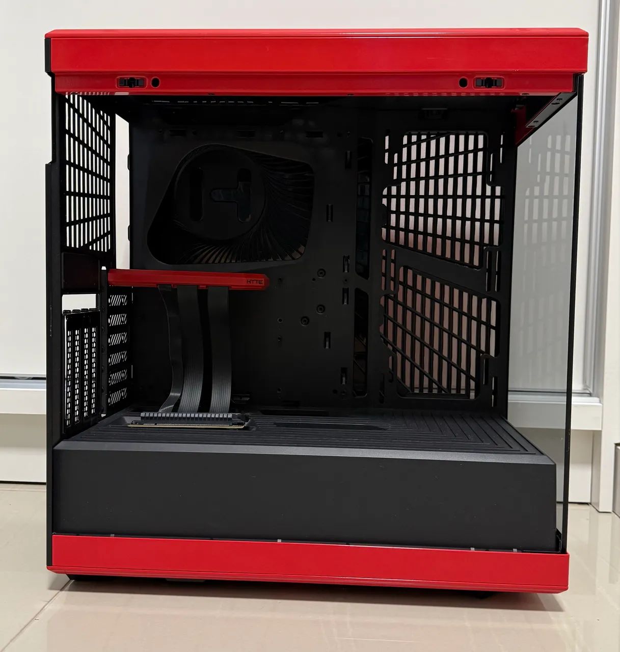 Gabinete Hyte Y40 RED  - Foto 2