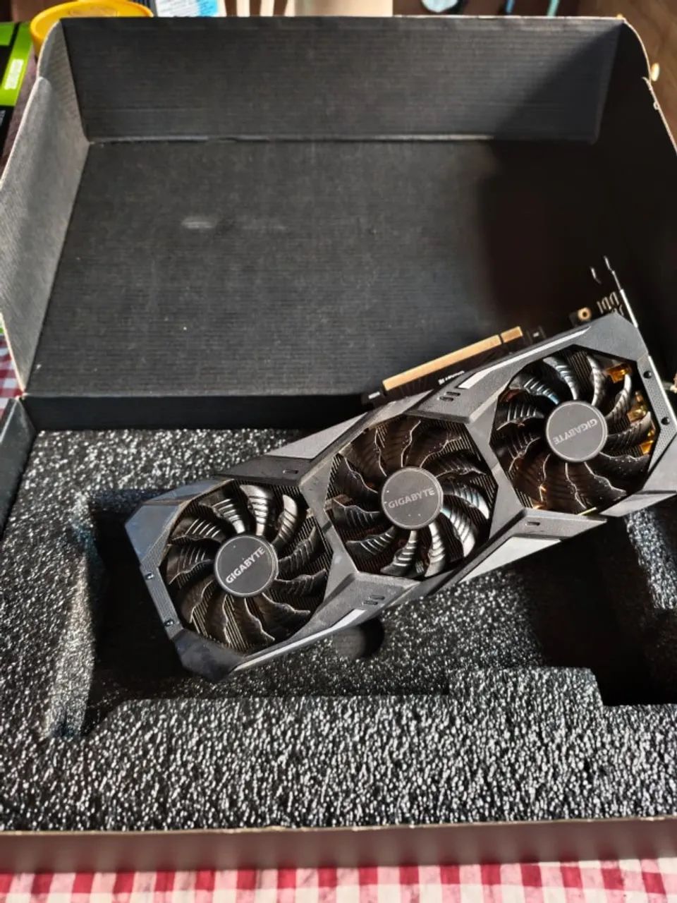 RTX 2080 SUPER Gigabyte Gaming OC 8GB - Foto 5