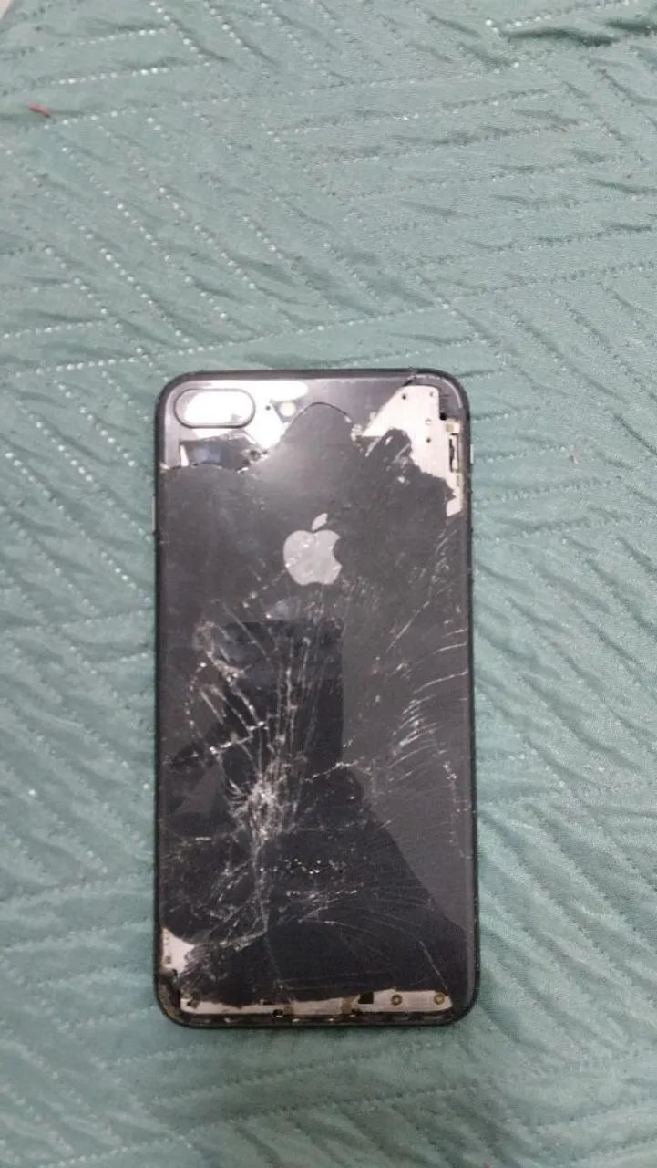 iPhone 8 plus pra tirar pecas - Foto 2