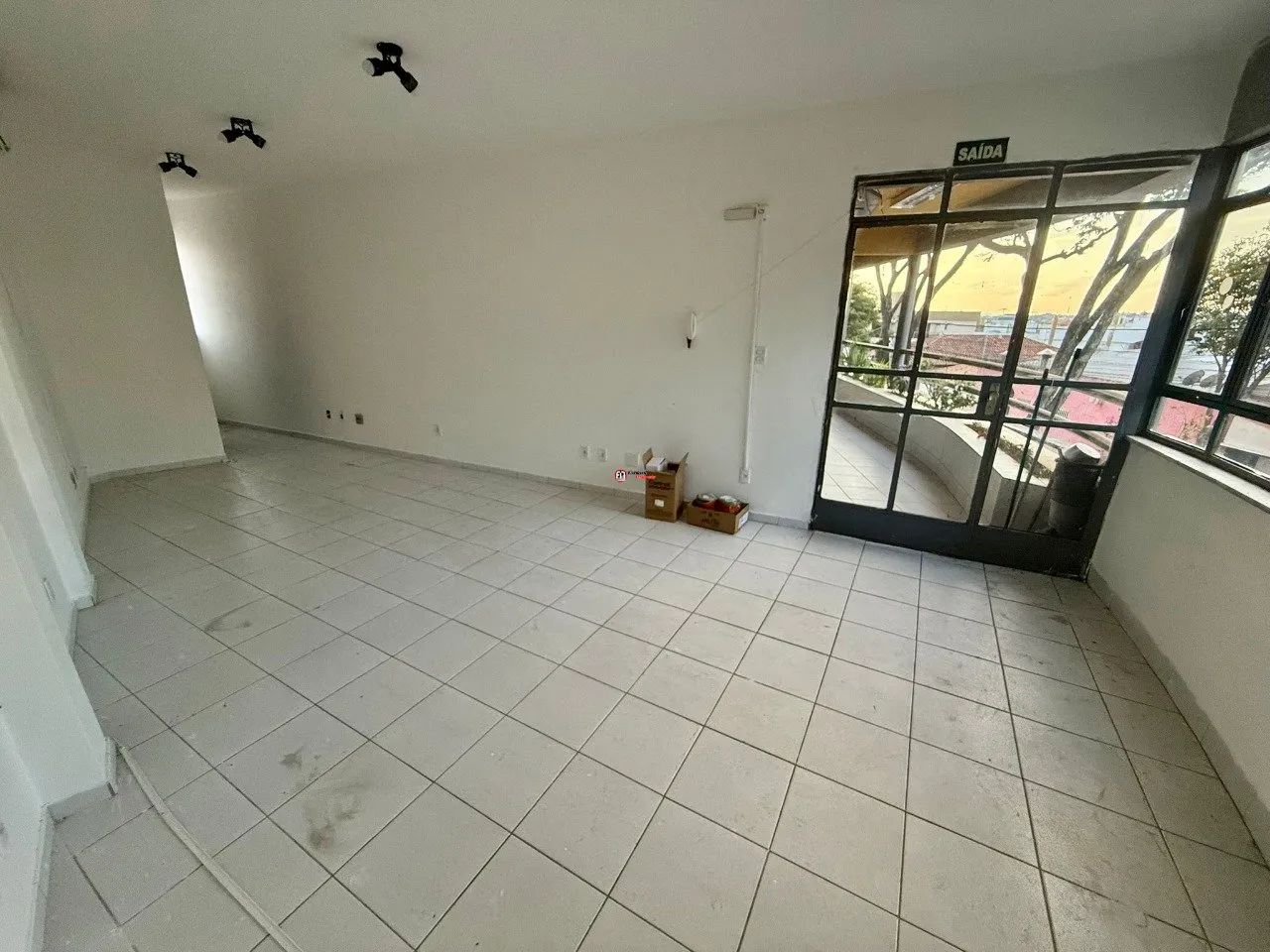 Sala para alugar no Santa Amélia.