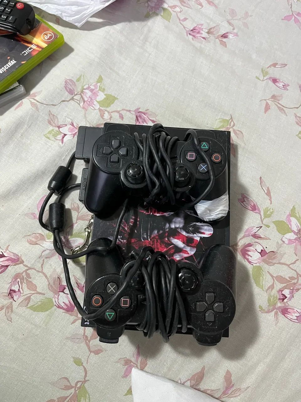 PlayStation 2 funcionando perfeitamente, ideal para quem quer relembrar os clássicos! ?  - Foto 2