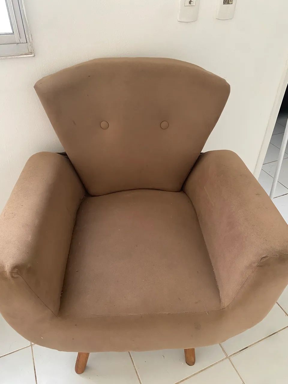Vende se duas  poltronas por  250