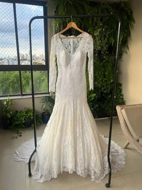VESTIDO DE NOIVA DE RENDA CHANTILLY FRANCESA E CRISTAIS SWAROVSKI - Foto 5