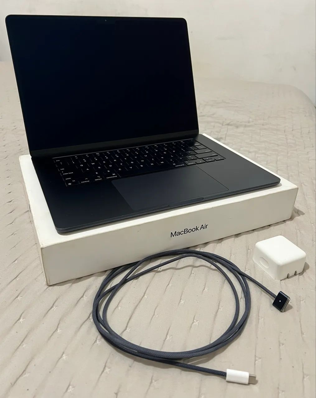 MacBook Air 15 polegadas M2 2023 8GB 256GB - Midnight - Caixa Original