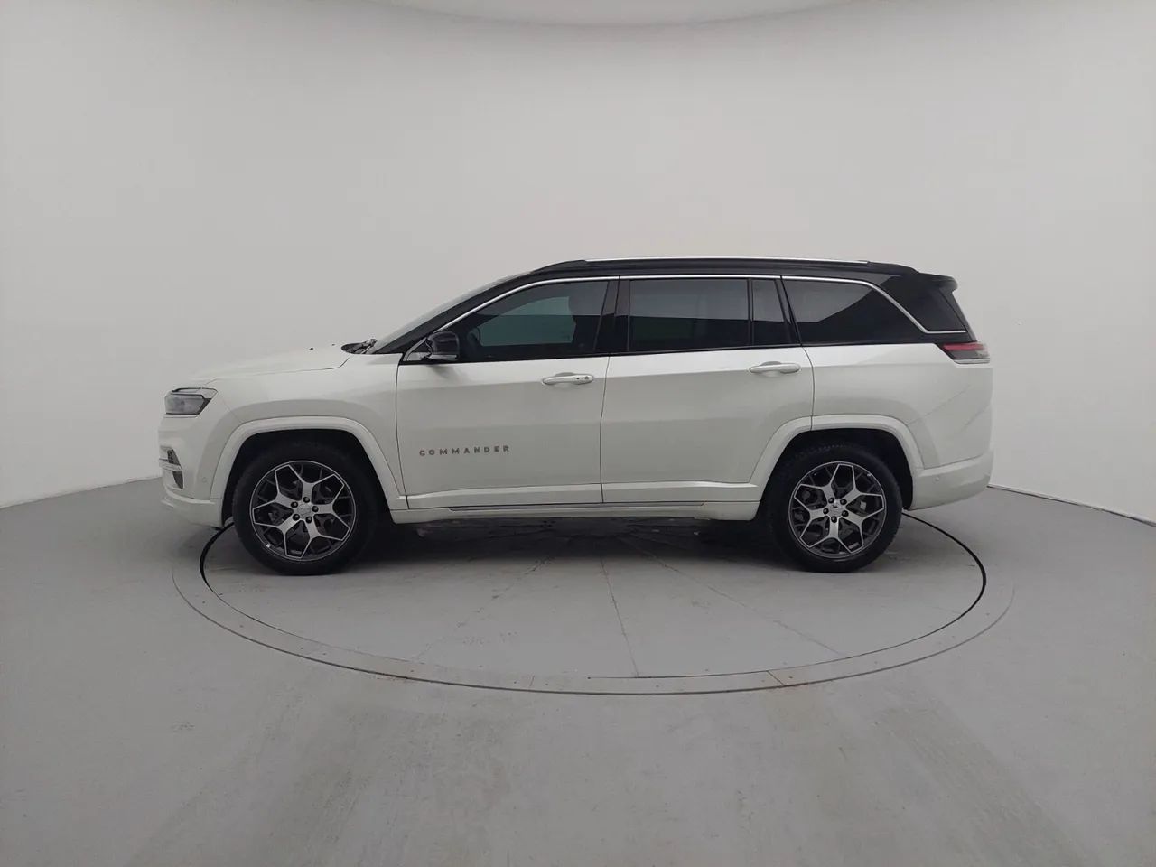 Jeep Commander Overland T270 1.3 TB Flex Aut., foto 2 de 18