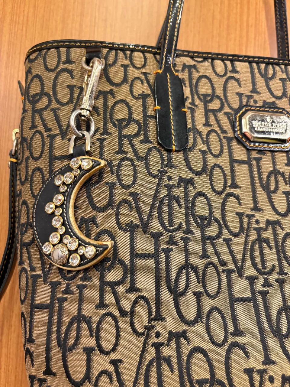 Bolsa Victor tote com chaveiro - Foto 2