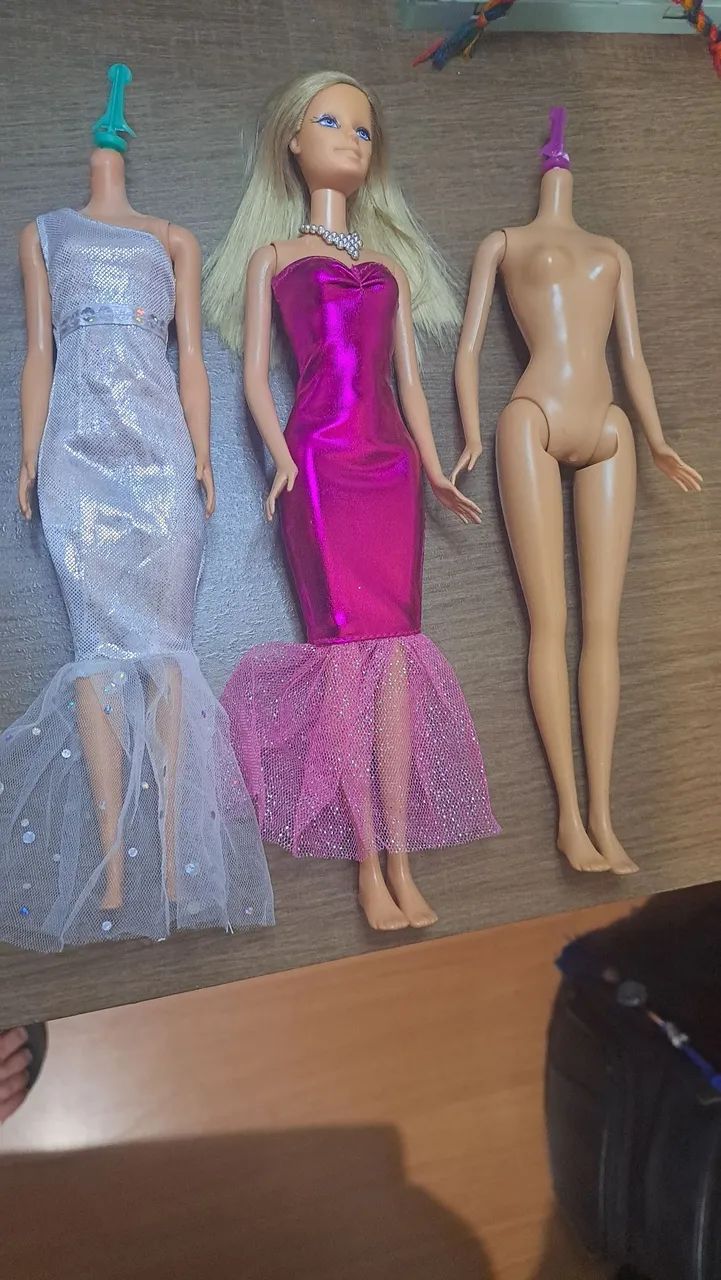Lote acessórios e sucata (corpos) Barbie