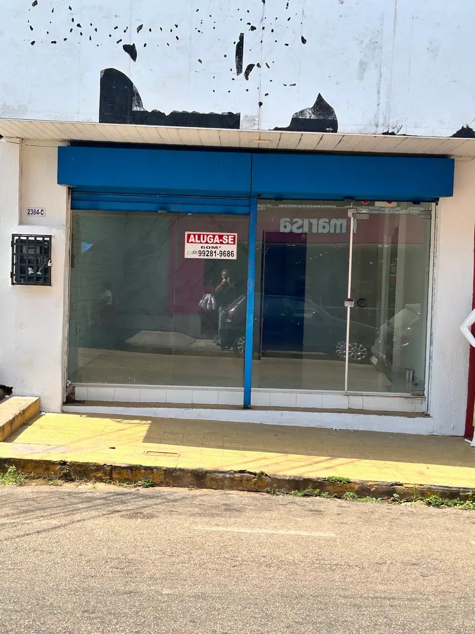 Sala ideal para loja de confecção , ótica , escritório de empréstimos .etc.