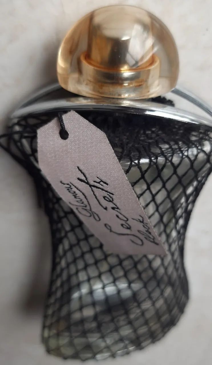 Frasco vazio do perfume Glamour Secrets Black do Boticário