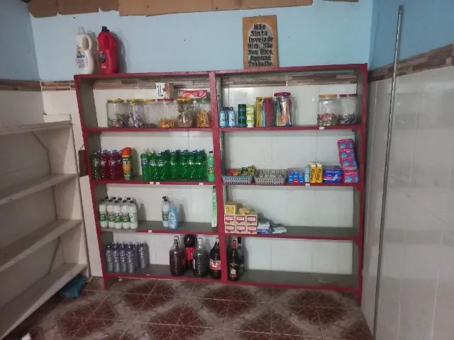 Desapegar de duas prateleiras de madeiras - Foto 2