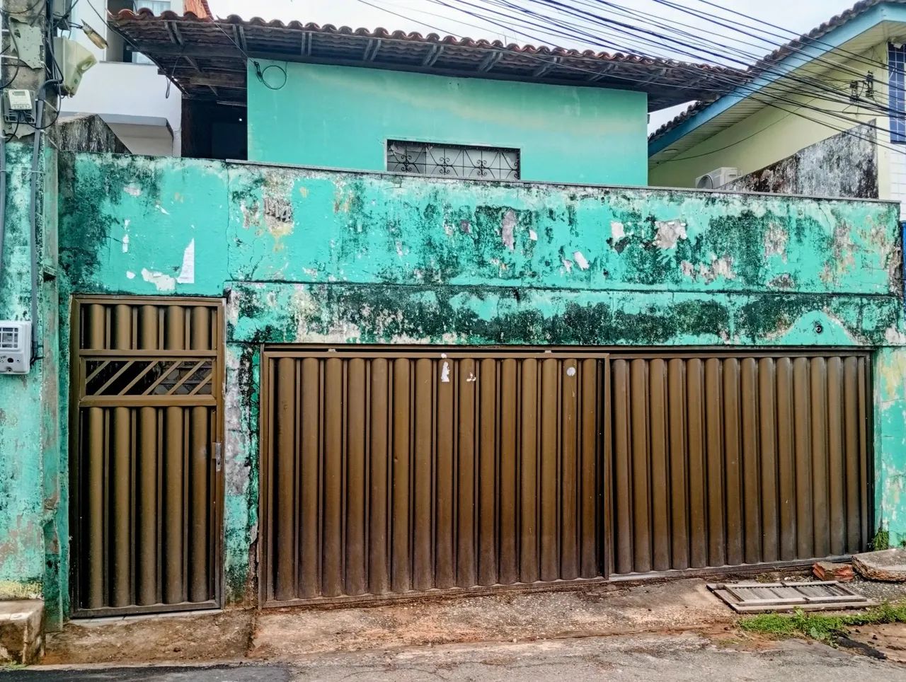 Casa no monte castelo.