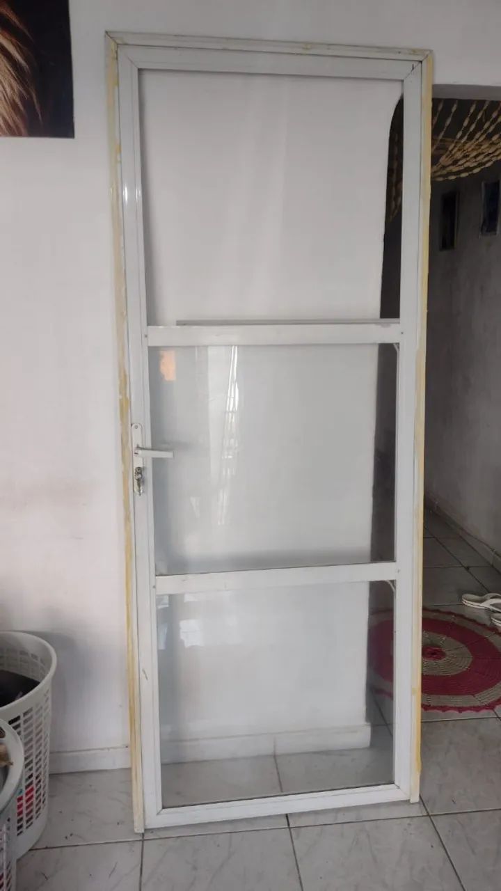OPORTUNIDADE: Porta de Alumínio Branco com Vidro (Completa!) 2,10 cm x 0,80 cm