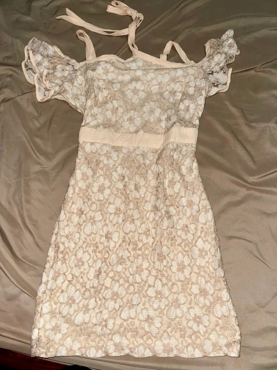 Vestido tubinho de renda 