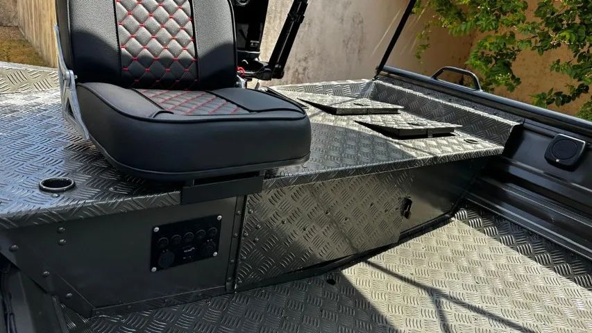 Barco 5,5mt Calaça 1,80 boca + Motor mercury 50 HP Partida elétrica +Carretinha - Kit 2025 - Foto 8