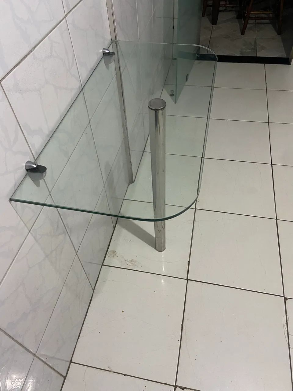 Selling a glass side table65566199490049122