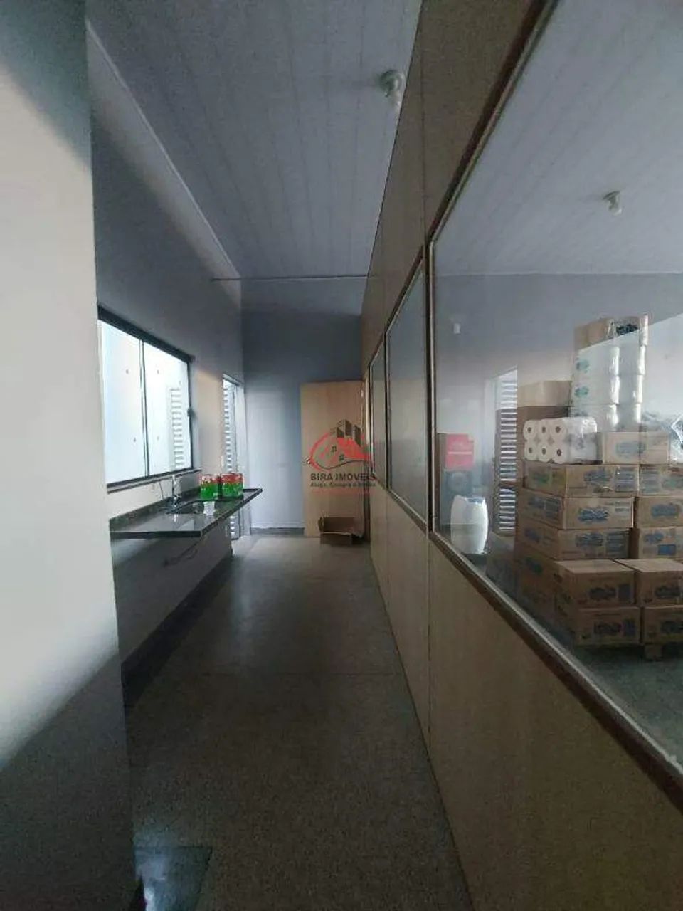 Galpão Comercial com Banheiro e Pia - 30m² - Bairro São Vicente