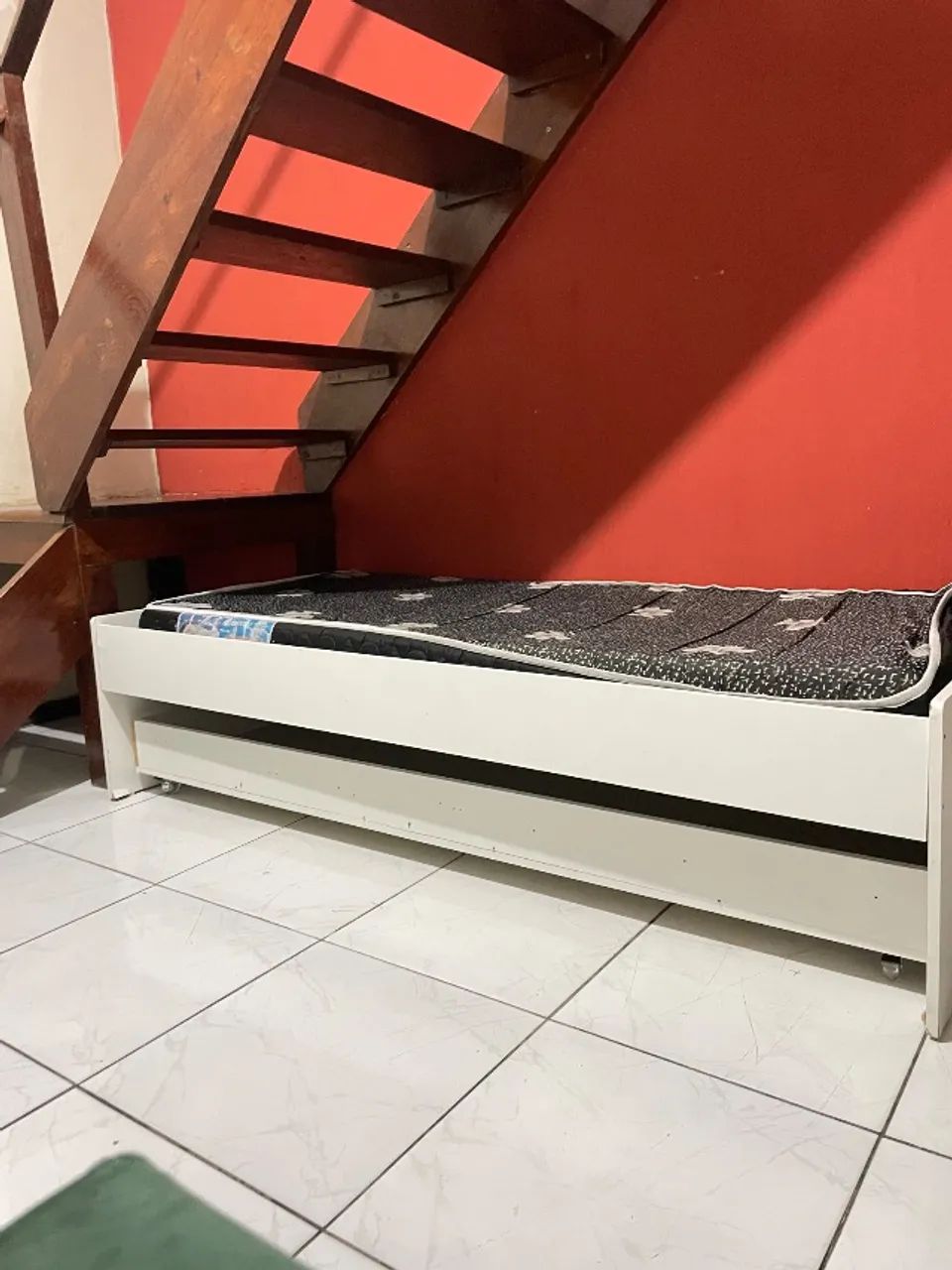 Cama de solteiro com auxiliar