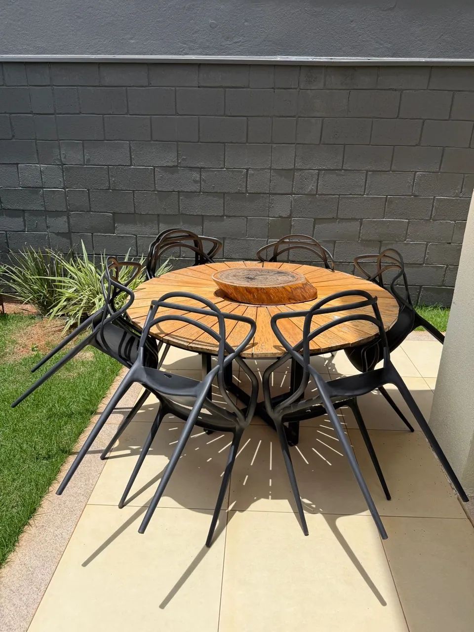 Mesa de Madeira com cadeiras 