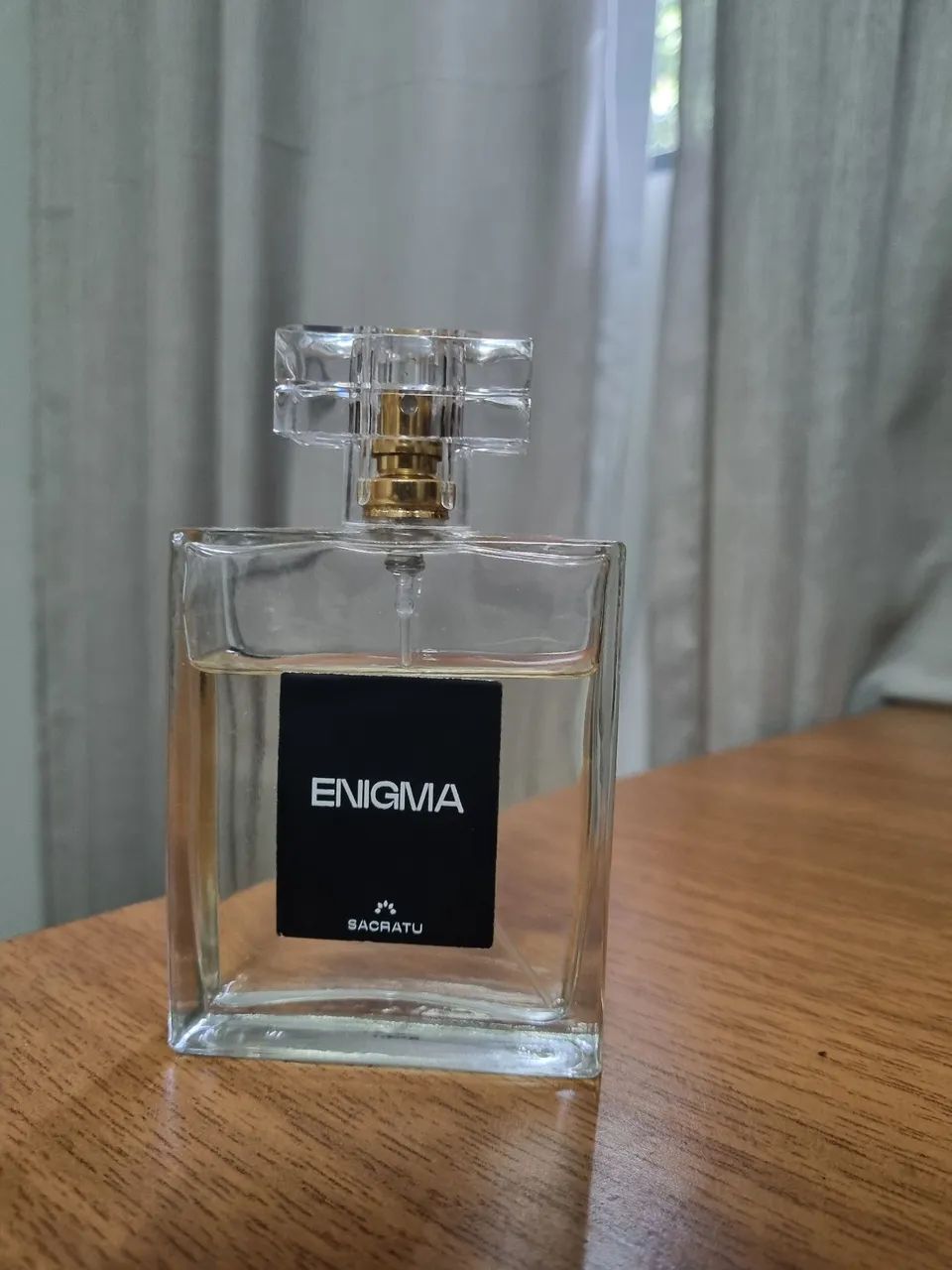 Perfume Enigma da Sacratu, usado