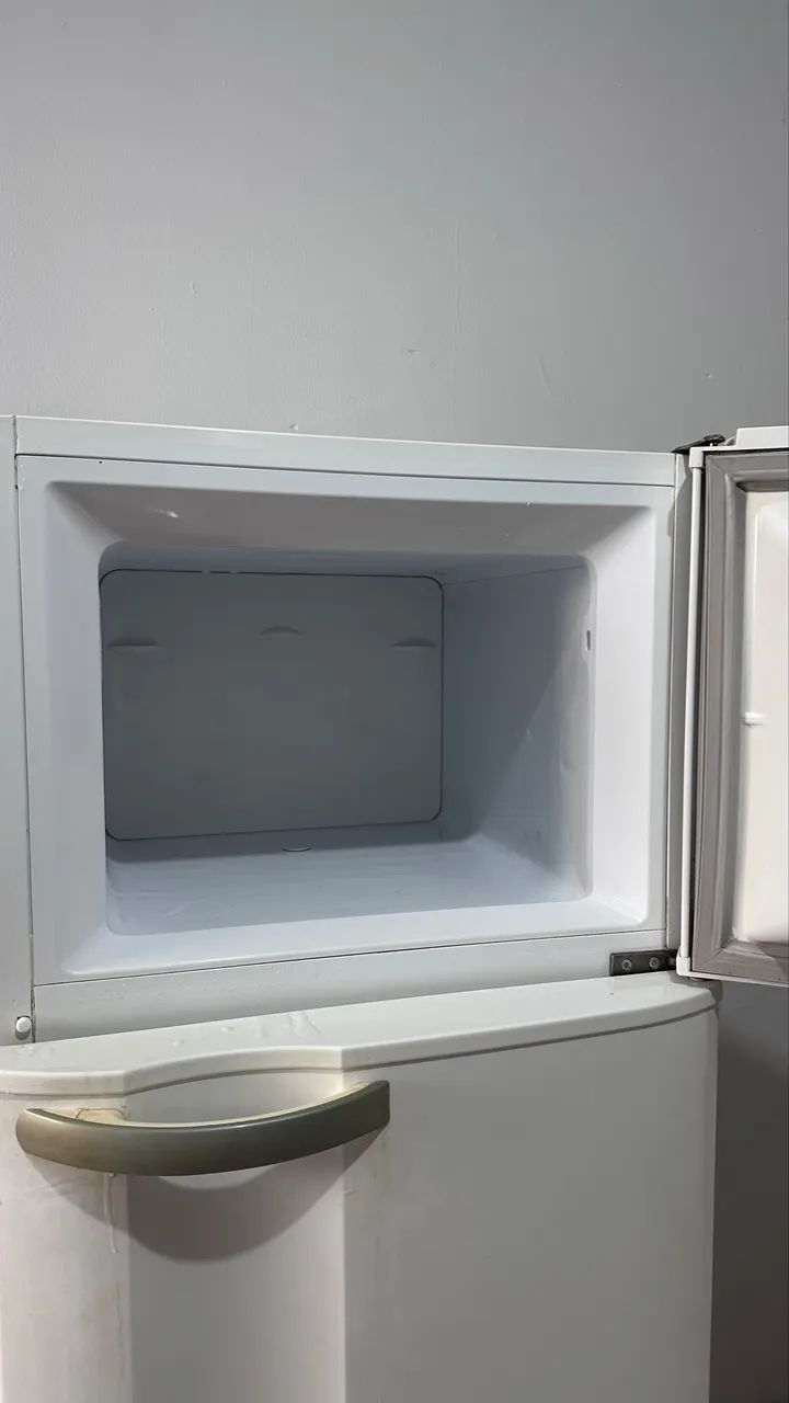 Vende - se Geladeira seminova - Foto 4