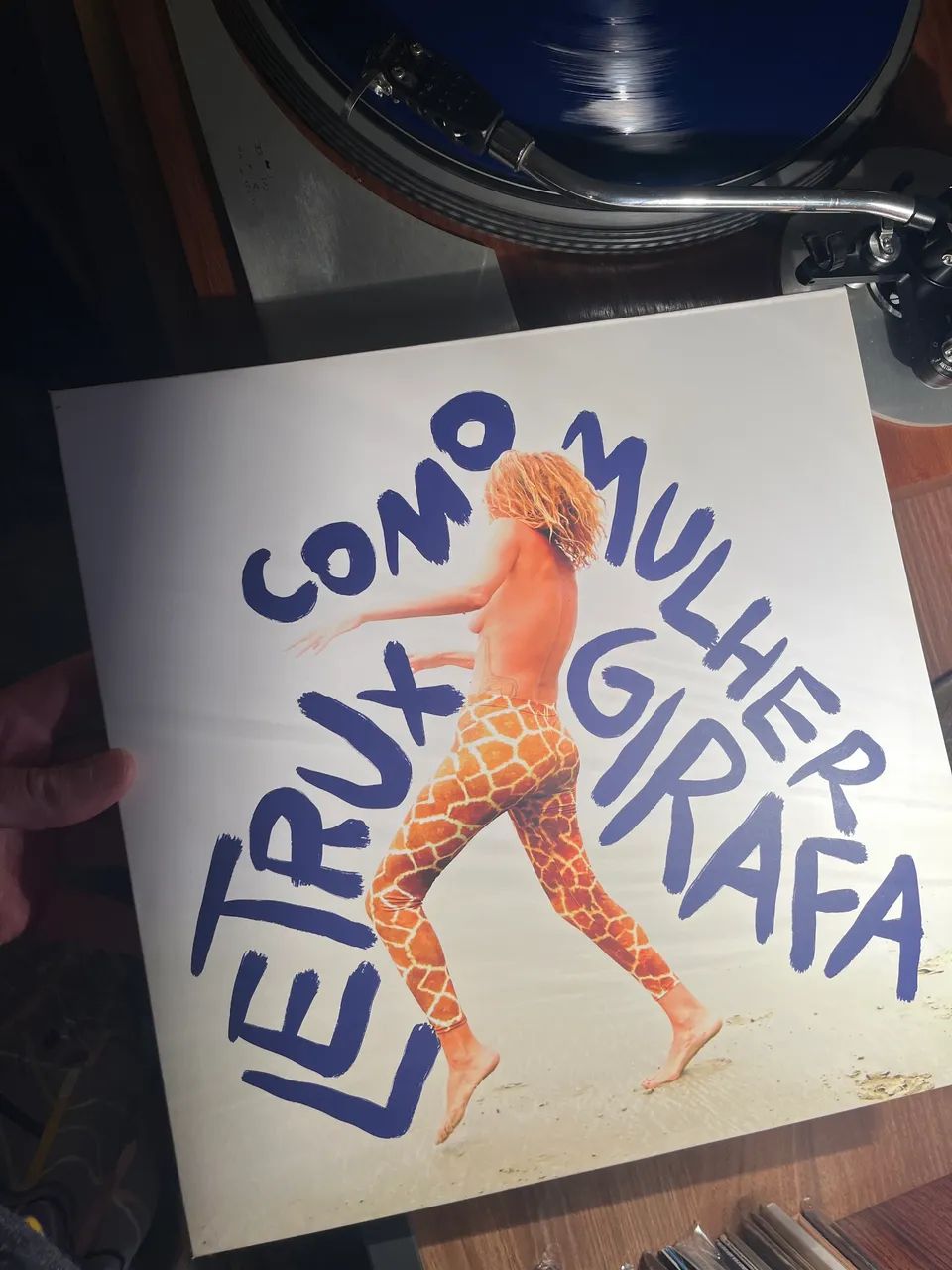 Letrux - como mulher girafa 