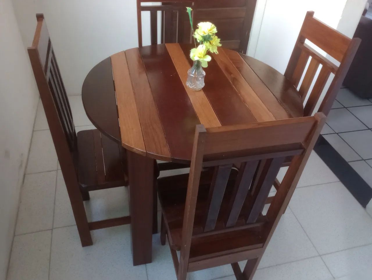 Mesa com 4 cadeiras  - Foto 3