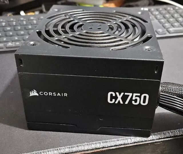 Fonte ATX Corsair CX750 750 Watts, 80 PLUS Bronze