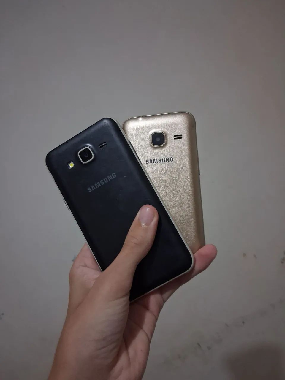 Vendo dois celulares para tirar peças
