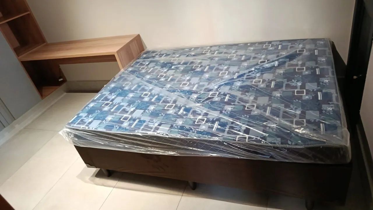 Cama casal com colchão de 20