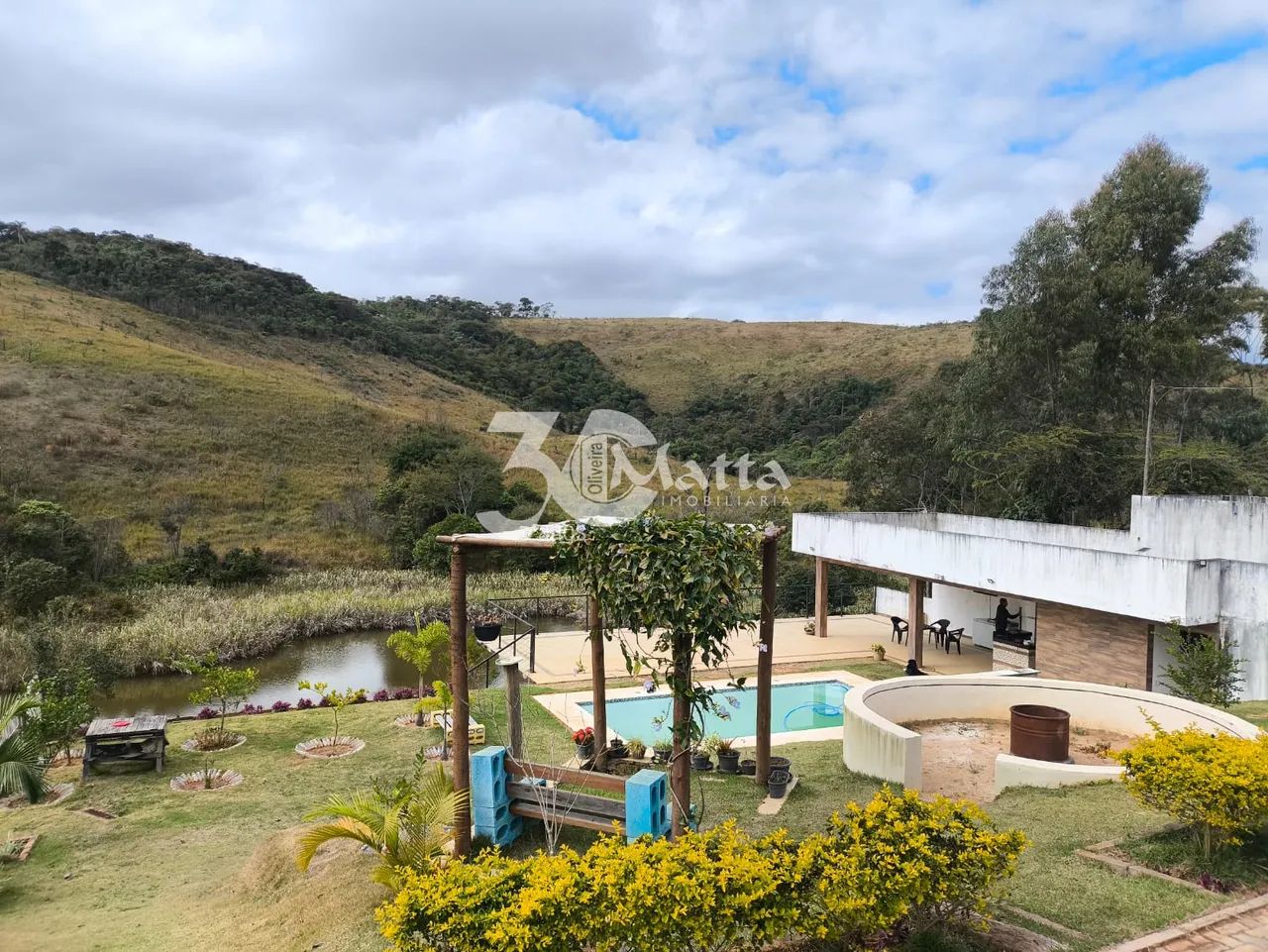 Granja com 1.500m² próximo a Iveco