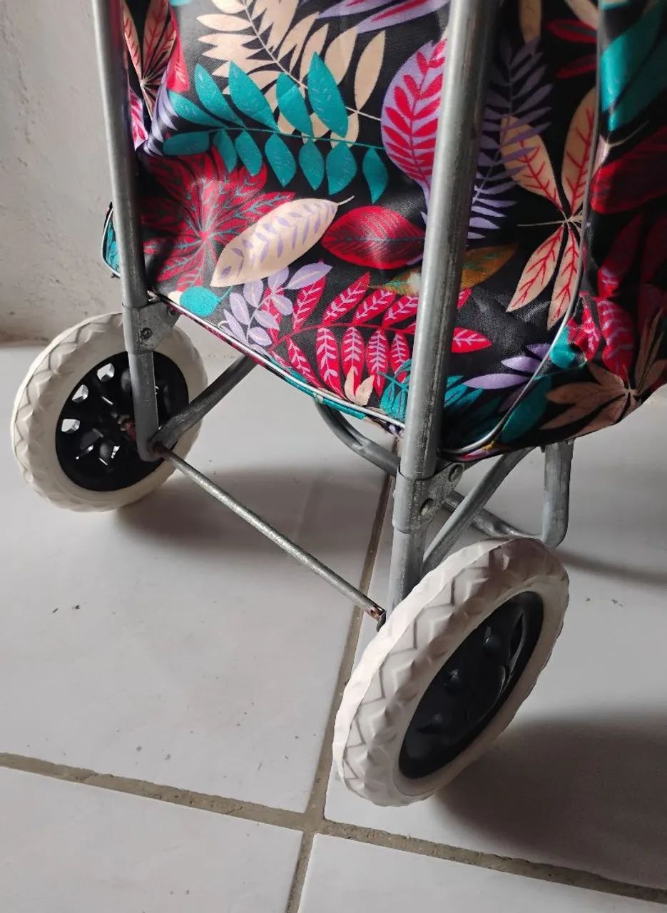 EXCELENTE CARRINHO DE COMPRAS FEIRA DOBRÁVEL  - Foto 4