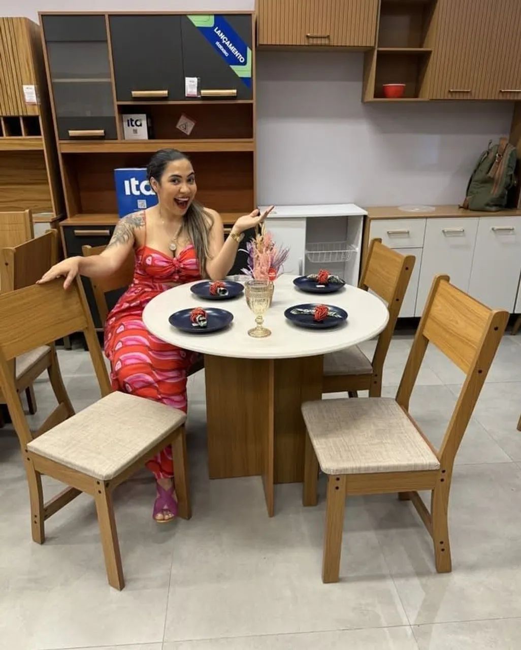 Conjunto mesa Alice com 4 cadeiras  - Foto 3