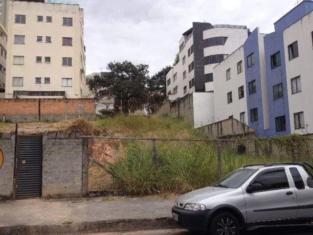 Lote a venda no bairro Castelo