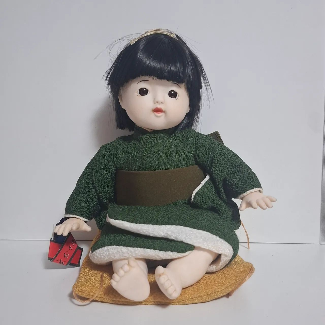 Boneca japonesa de borracha e tecido